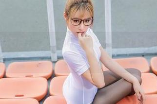 AISS爱丝(钻石版) – 索菲的穿行秀——穿错了鞋也能变成一组写真套图！