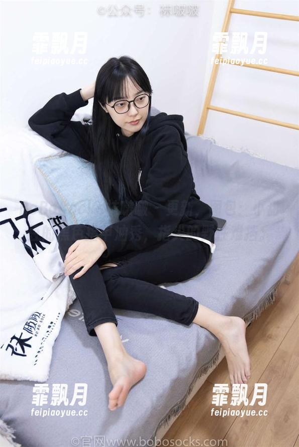 BoBoSocks袜啵啵 - 更新，图包：小甜豆的黑色指甲油秀，指尖的野性难挡。