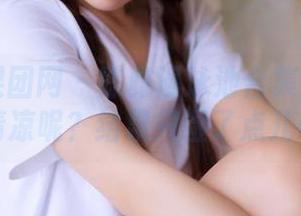 GIRLT果团网 – 陈雅漫泳池合集：说好的清凉呢？结果只湿了点儿…