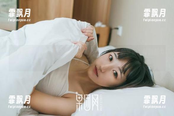 GIRLT果团网 - 龚玥菲裸足分享：腿长是不争的事实，脚的魅力又是多少呢