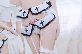 喵糖映画送上毛衣少女的原图，有没有人注意到那毛衣上跳舞的小猫咪？