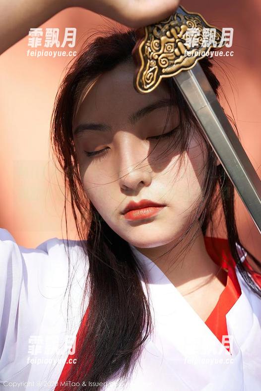 MiiTao蜜桃社 - 一眼看去，Cris_卓娅祺的作品就像从天上掉下来的糖果，真想贪心地多看几眼。