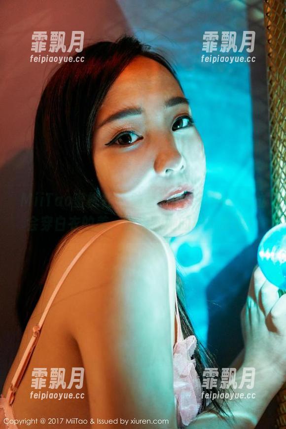MiiTao蜜桃社 - 陆萱萱Cecilia，一位会穿白衣的美，快来翻她的护士图包！