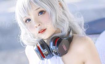 SayoMomo的新力作：穿上高跟鞋后能否像模特一样走猫步？美图等你来评判！