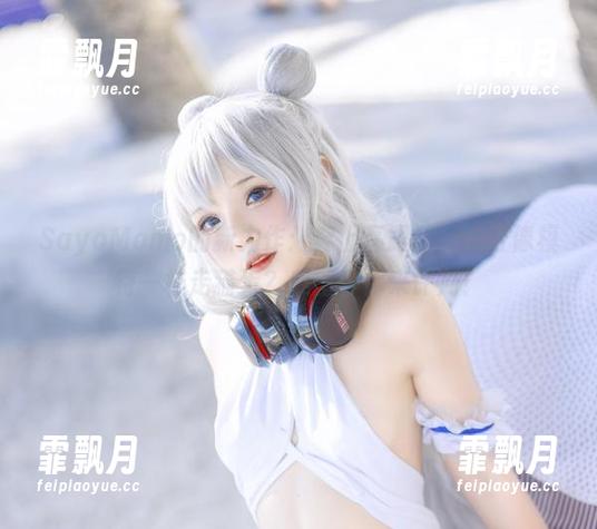 SayoMomo的新力作：穿上高跟鞋后能否像模特一样走猫步？美图等你来评判！