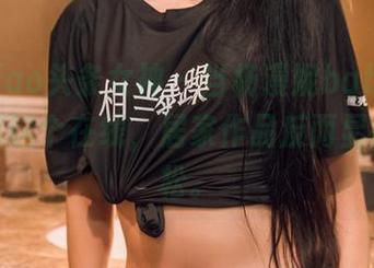 TouTiao头条女神 – 当杨漫妮baby在家也玩起这个在线，居家作品反而显得更放松。