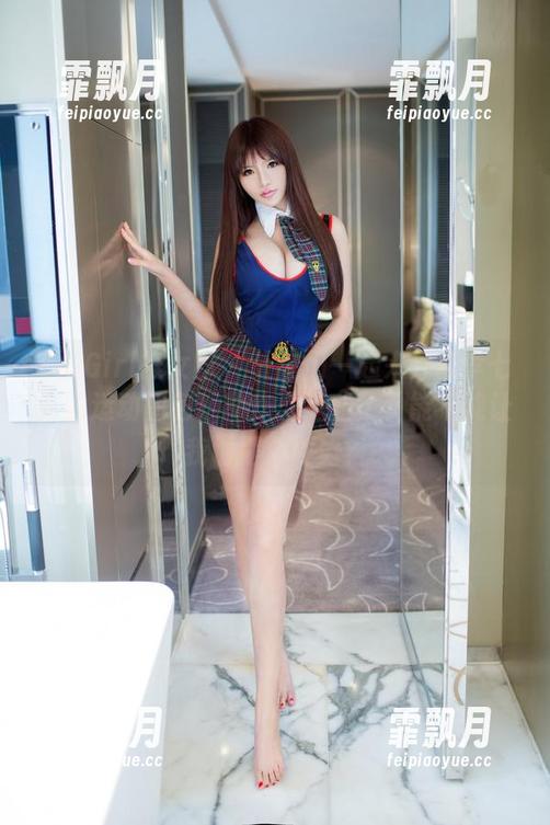 TuiGirl推女郎 - 让我们一起来分享李七喜的运动图包！动作太专业了，能不能让我也摆个姿势？