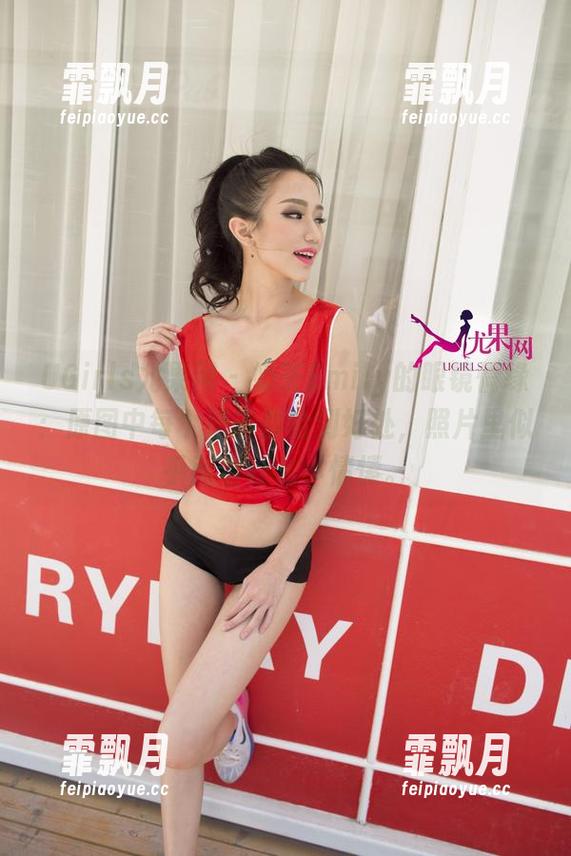 UGirls尤果网 - 奶茶Emily的眼镜情缘：原图中每个细节都恰到好处，照片里似乎藏着什么小情愫。