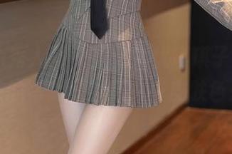 Xiuren秀人网 – 什么？优琪琪子yuki和女孩的写真竟然有这些皮肤色差！