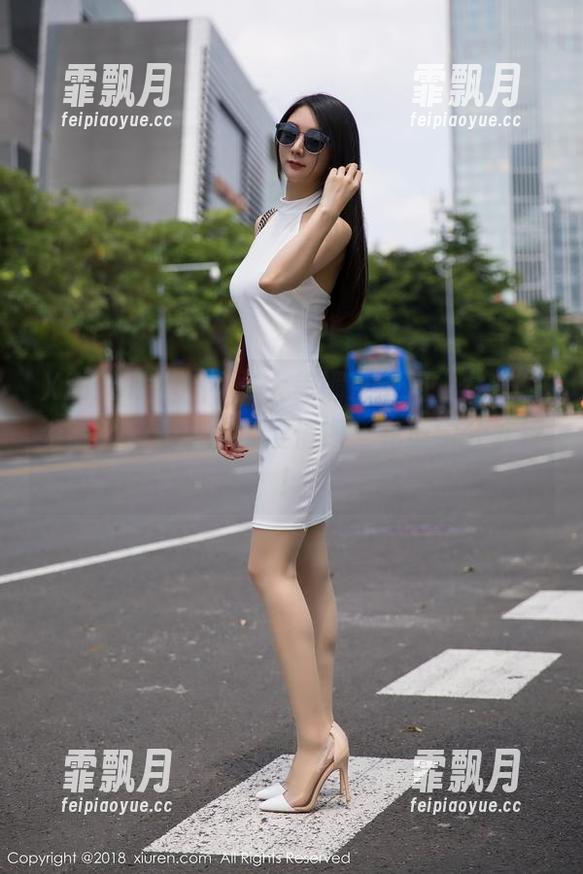 Xiuren秀人网 - 大美媚京运用“女友”资源，免费给你上爱情课，完成学分才行！