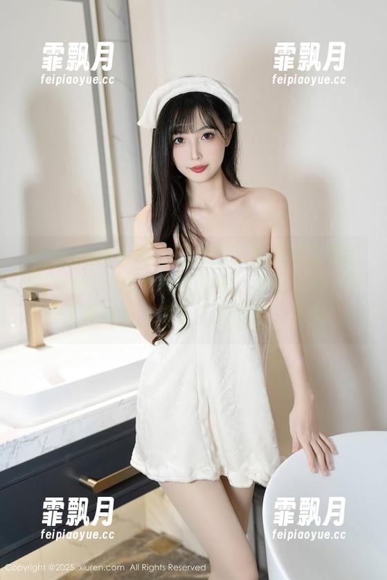 Xiuren秀人网 - 阿里巴巴也想要的孟狐狸FoxYini最新制服分享，保证让你上班时无梗可言，满分“拖延症”修炼！