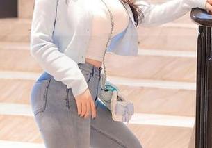 Xiuren秀人网 – 壁纸和美图的双重享受，李丽莎女仆还是蛮绝的。