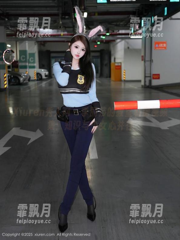 Xiuren秀人网 - 李丽莎的教室私房视频集：知识与少女心并存