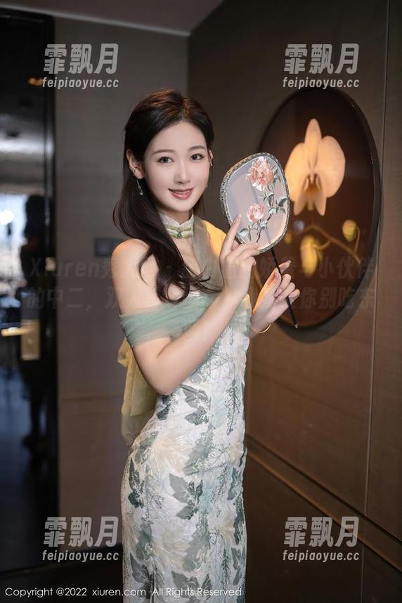 Xiuren秀人网-甜白酱 Xiuren秀人网 - 甜白酱的娇羞与小伙伴的中二,双人写真图集,我建议你别吃东西!