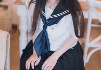 usejan蓝蓝的夜樱cos，虽说是夜晚，但你根本就没有隐瞒呀。