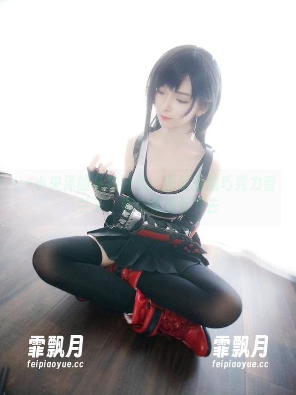 一小央泽的私拍狂想：图集里的巧克力香兰子，看完真想吞下去