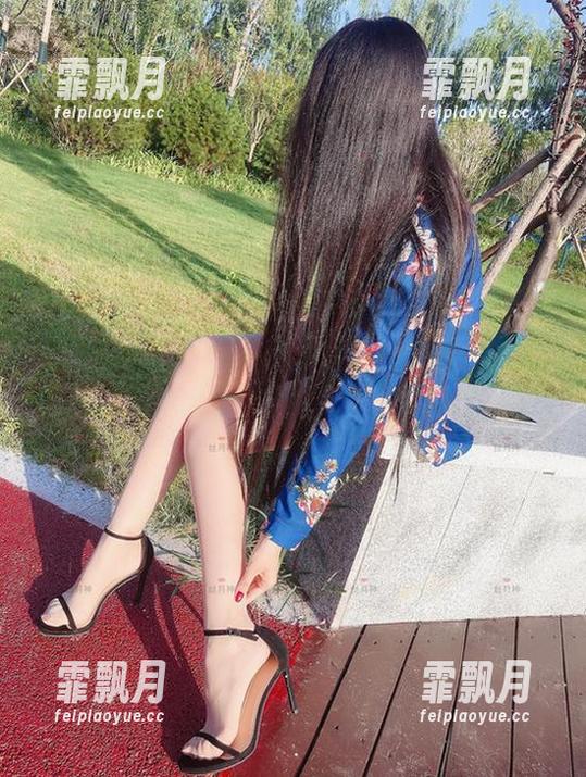 微密圈 - 丝月神的作品集：灰色绒面细带漆皮高跟，穿上它，走路都带风