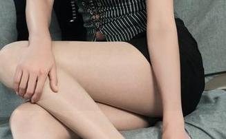 丽柜 – 刘钥的夏日写真集，高清画质到让你找不到瑕疵，反倒会怀疑自己的眼镜。