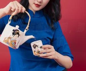丽柜 – 菲菲的女友画像，啊，那姿态，宛如跨步于云端。