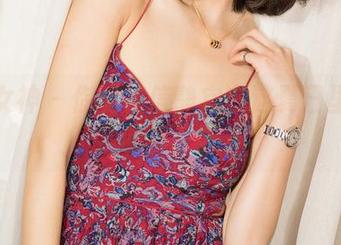 克拉女神 – 你能相信静宜在这夏日里逗趣儿的样子吗？