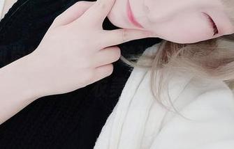 走在风尚的前沿，名赖弥七的最新白色内衣美图