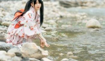 美图合集来啦！失眠小宁以“纯欲少女”的姿态，让人不仅好奇她的睡眠质量。
