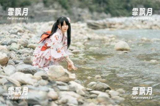 美图合集来啦！失眠小宁以“纯欲少女”的姿态，让人不仅好奇她的睡眠质量。