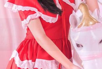 头条女神 – 李丽莎，剧情不错，但我的壁纸需求更迫切！原图能不能更多一些？