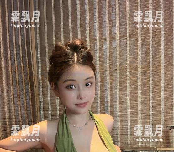 微密圈 - 网易云的推荐曲单都不如奶雯的秘书制服原图分享让我想多了……呃，干嘛了？
