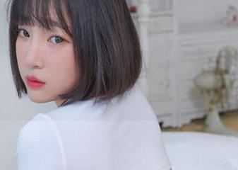 姜仁卿(강인경)情人节的套图分享，明明是在晒幸福，偏偏让我感到一丝刺痛