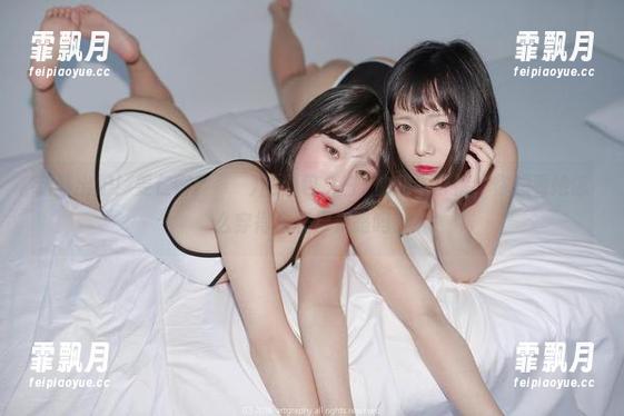 新鲜出炉！姜仁卿(강인경)的图包，白T恤和牛仔裤，你想看她怎么穿得像丧尸走路吗？