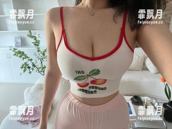 微密圈 - 如果红色是情感的火花，安妮yoo的写真岂不是直接点着火了？