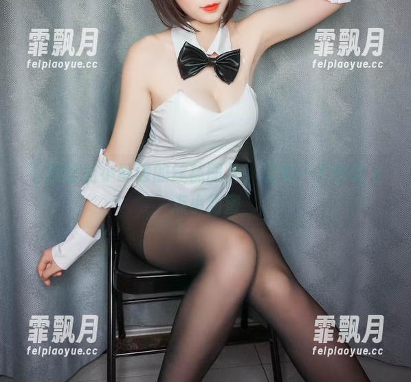 下载这组小酥酱的丝袜图片，让每一天都绣上点小甜蜜