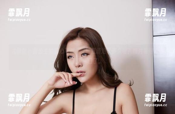 尤物馆 - 俞公主的甜心写真，蜜糖里浸泡了多久呀？照片看得我都想咬一口了。