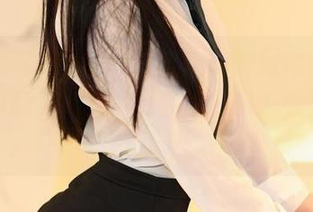 尤蜜荟 – Angela小热巴的制服福利：图包中的魔法，基本上能让任何人看起来超有气场。