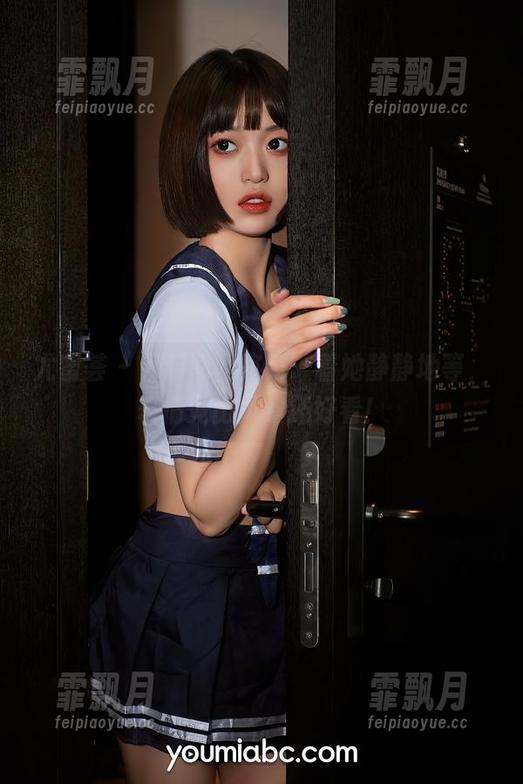 尤蜜荟 - 尹菲的回家路：看她静静地等，表情竟比风景还好看！