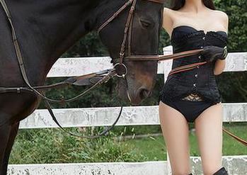 尤蜜荟 – 精选图库中的菲儿：妖艳玉女的窜红预兆