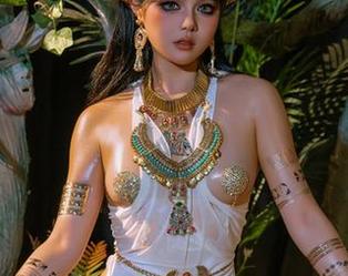 校园cos图册，岛田云溪无意间发现友情的巅峰和尴尬时刻的完美结合！