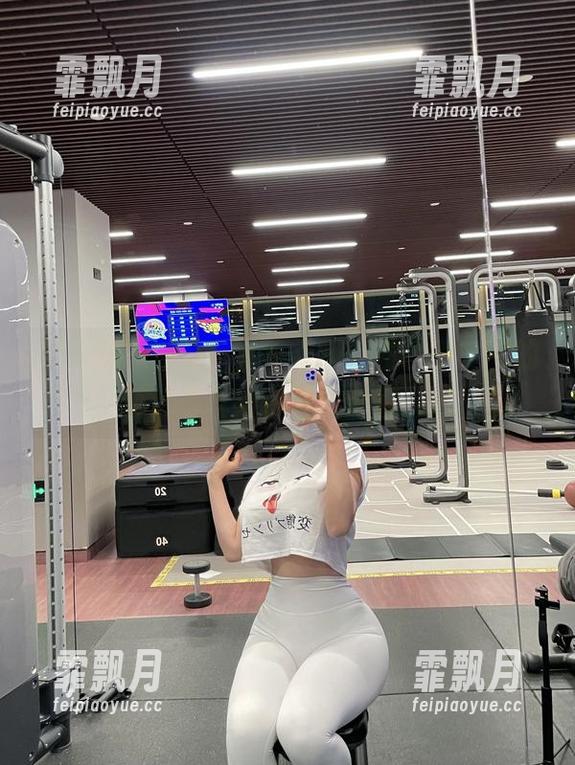 微密圈 - 办公室并不无聊，左公子666的精选写真给你开了个好头！