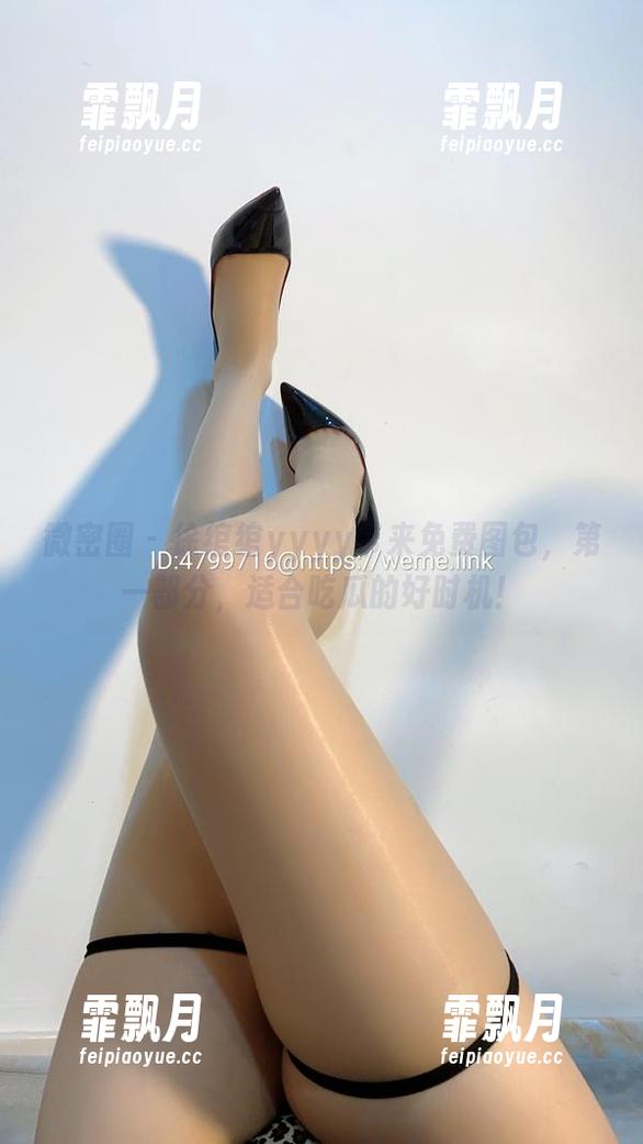 徐绾绾yyyy 微密圈 - 徐绾绾yyyy带来免费图包,第一部分,适合吃瓜的好时机!