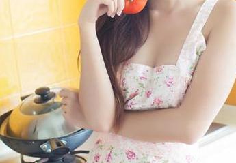 推女神 – 别以为艾小青只是学姐，偷偷藏着的写真集资源让你眼前一亮！
