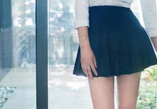 推女郎 – 办公室写真？没错，你的职场灵感就在何奕恋的图包里！