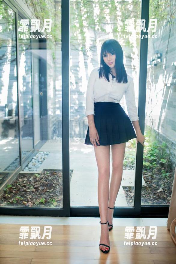 推女郎 - 办公室写真？没错，你的职场灵感就在何奕恋的图包里！