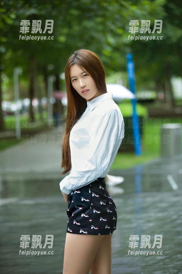 推女郎 - 在家拍的写真，土豆姐把“随意”演绎得淋漓尽致，精选七张给你看个够。