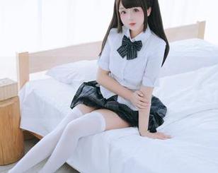 日奈娇：从学姐变身校园女神，原图里有没有好天气？照片里的蓝天白云值得期待