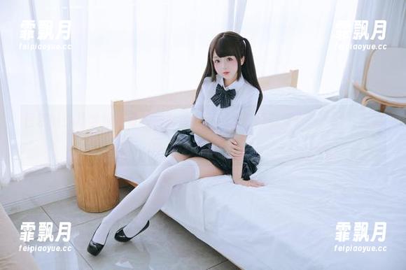 日奈娇：从学姐变身校园女神，原图里有没有好天气？照片里的蓝天白云值得期待