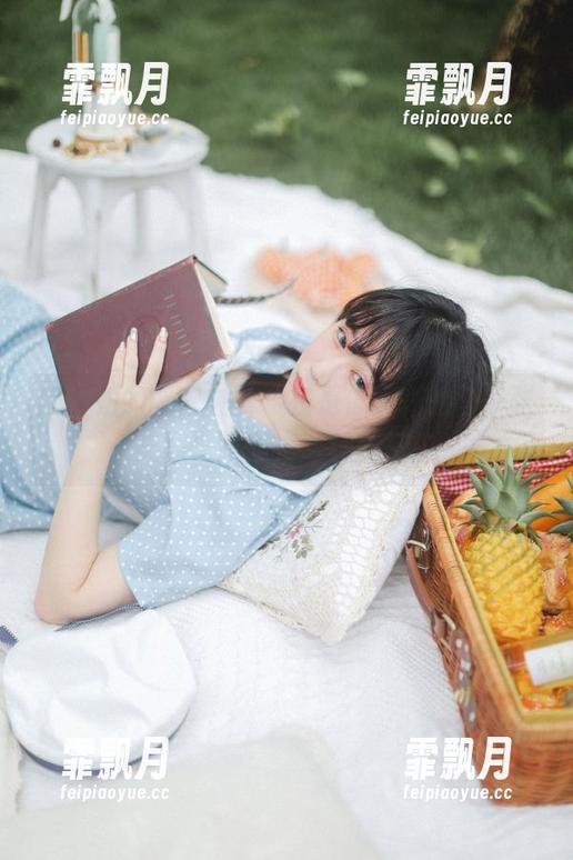 “学姐的秘密”就藏在是依酱吖的每一张美图壁纸里，眼神恍惚中