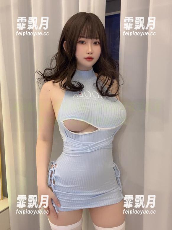 灰丝的魔力不容小觑，是依酱呀在这组高清美图中展现得淋漓尽致！