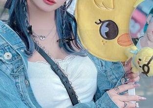 向月城委员会致敬！专属套图天天送，但别太依赖哦，哈哈。