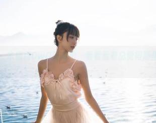 黑白修女：木棉棉OwO的私拍，看着看着总觉得哪里怪怪的嗯。